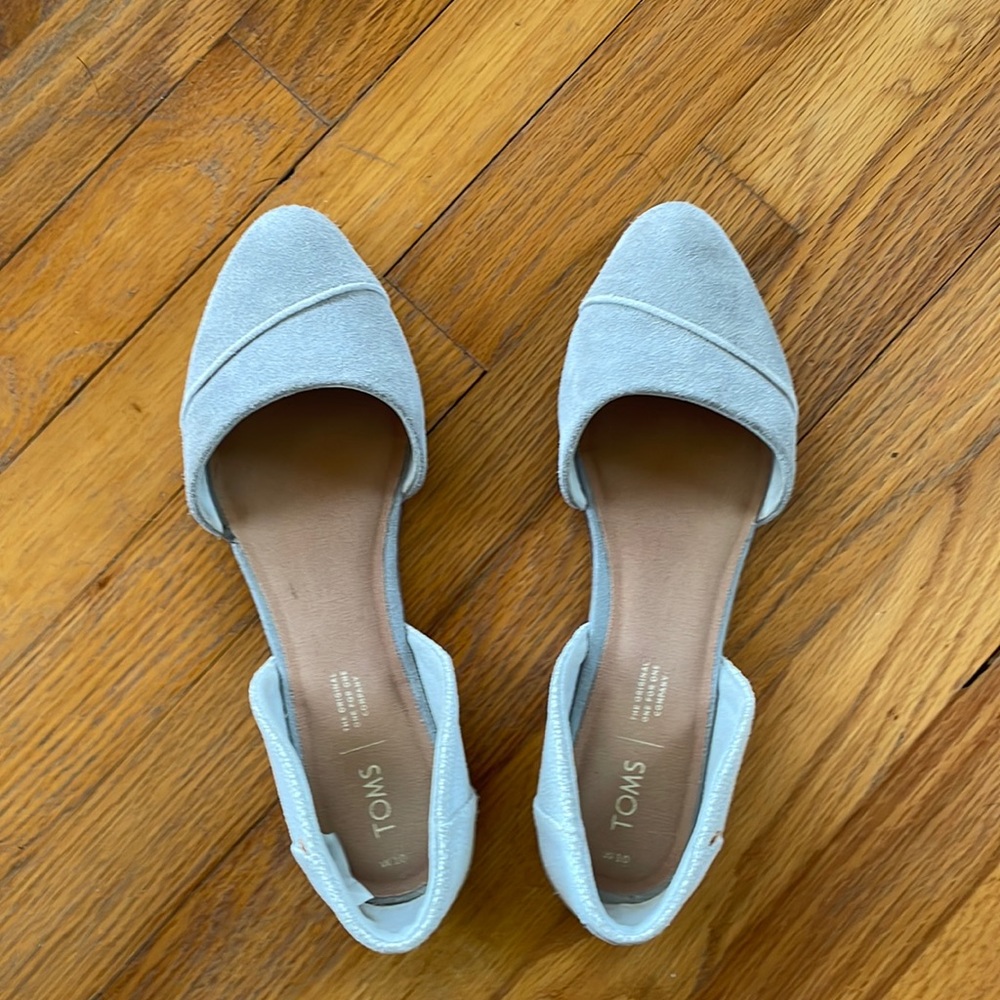 TOMS grey and white flats point toe